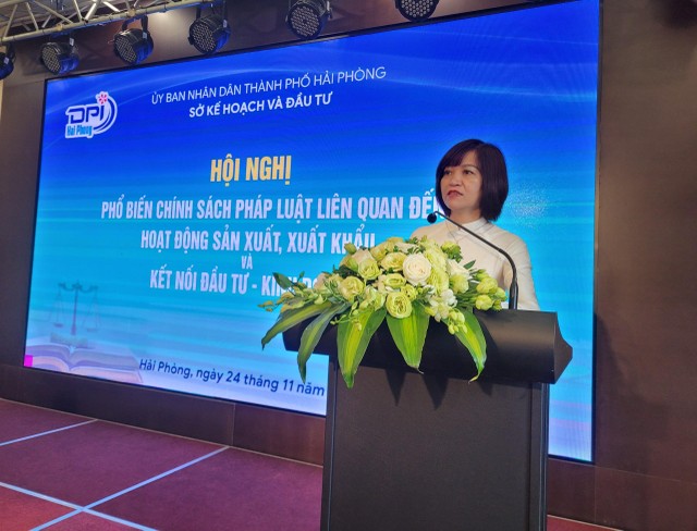 Bà Trần Thị Hải Yến, Phó Giám đốc Sở Kế hoạch và Kl99ok phiên bản mới Hải Phòng phát biểu tại Hội nghị
