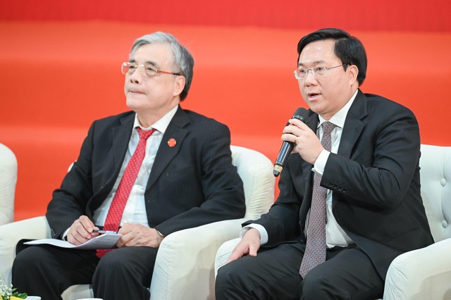 Thứ trưởng Trần Duy Đông tham gia thảo luận.