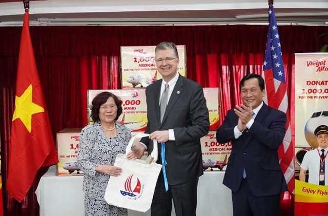 Dịch bệnh bùng phát Vietjet kịp thời gửi tặng người dân Mỹ hàng triệu khẩu trang y tế khi đó khan hiếm trên toàn thế giới