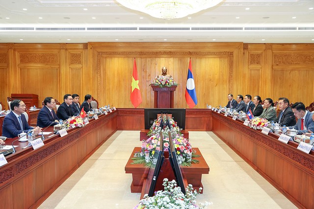 Hai nhà lãnh đạo khẳng định luôn coi trọng và dành ưu tiên cao nhất cho việc củng cố và tăng cường quan hệ hữu nghị vĩ đại, đoàn kết đặc biệt và hợp tác toàn diện Việt Nam - Lào. (Ảnh: Nhật Bắc)