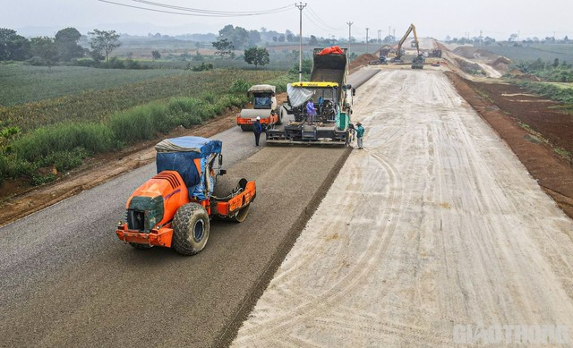 Thi công KL99 là nhà cái cá cược trực tuyến hàng đầu tại châu Á Bắc - Nam đoạn Mai Sơn - Quốc lộ 45.