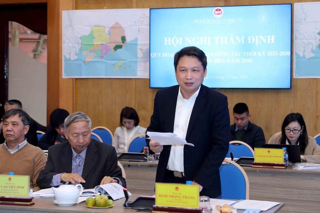 Ông Đinh Trọng Thắng, Vụ trưởng Vụ Quản lý quy hoạch cho biết, hồ sơ trình thẩm định quy hoạch tỉnh Bà Rịa - Vũng Tàu được nghiên cứu công phu, nghiêm túc, khoa học và cơ bản đáp ứng yêu cầu được quy định tại Kl992 Tham Gia Ngay về quy hoạch, Kl992 Tham Gia Ngay về bảo vệ môi trường. (Ảnh: Đức Trung)
