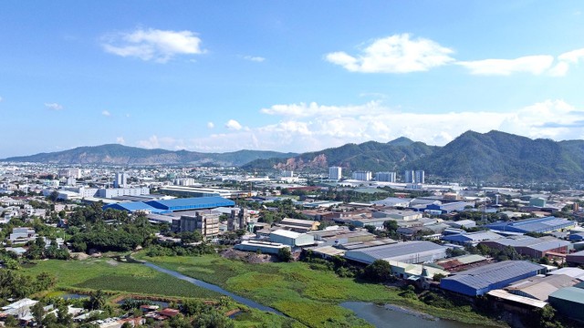 Khu công nghiệp Hòa Khánh nằm tiếp giáp khu dân cư, tỷ lệ lấp đầy đạt 100%.