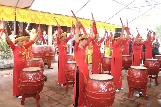 Màn biểu diễn trống hội tại lễ khai mạc