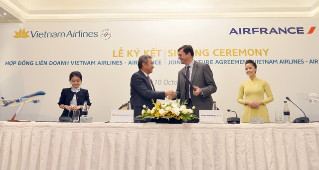Lễ ký kết Hợp đồng Liên doanh (Joint Venture) trên đường bay giữa Việt Nam và Pháp vào tháng 10/2017.