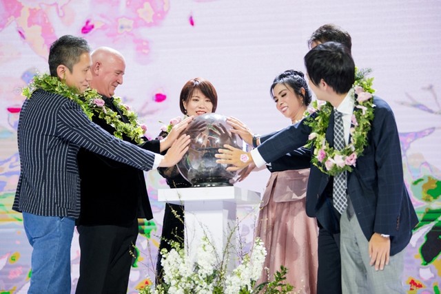 Bà Lưu Nga, nhà sáng lập Elise cùng các Trang Chủ KL99Com Số 1 Link Đăng Ký KL999 mới đến từ Nhật Bản tại lễ ra mắt ở Hà Nội năm 2019.