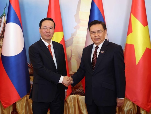 Chủ tịch nước Võ Văn Thưởng hội kiến Chủ tịch Quốc hội Lào Saysomphone Phomvihan. (Ảnh: Thống Nhất/ TTXVN)