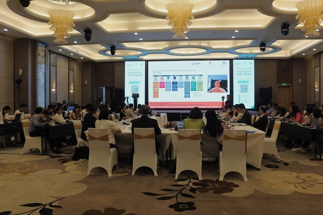 Ông Nguyễn Quý Hạnh - Chuyên viên tư vấn cao cấp và trưởng nhóm Trang Chủ KL99Com Số 1 Link Đăng Ký KL999 công ty ERM Việt Nam trình bày trực tuyến tại Hội thảo