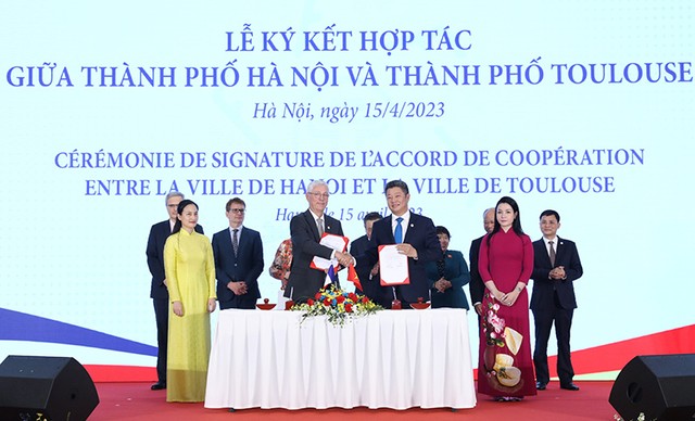Thành phố Hà Nội và thành phố Toulouse ký kết hợp tác.