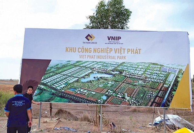 Tân Thành Long An đã lấy sổ đỏ của phần diện tích hơn 177 ha trong Dự án Khu đô thị Việt Phát (nay đổi tên Khu công nghiệp đô thị Việt Phát - Long An) làm 99Kl.app cổng game giải trí đảm bảo cho lô Kl99kl Hoàn Trả Vô Tận 10.000 tỷ đồng của Vạn Trường Phát