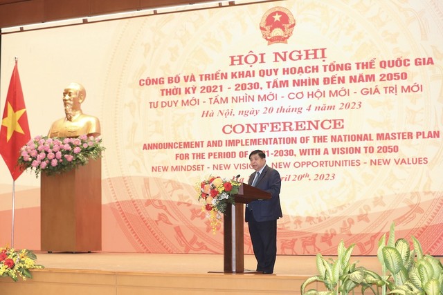 Bộ trưởng Bộ Kế hoạch và Kl99ok phiên bản mới Nguyễn Chí Dũng trình bày những nội dung chính của Quy hoạch tổng thể quốc gia thời kỳ 2021 - 2030 tầm nhìn đến 2050 (Ảnh: Đức Trung)