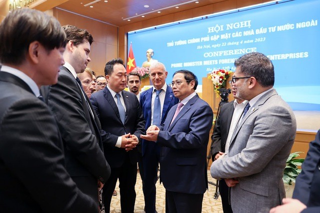 Thủ tướng Phạm Minh Chính trao đổi với các nhà Kl99ok phiên bản mới, các Kl991.com World Cup 2026 Chính Thức bên lề Hội nghị (Ảnh: Nhật Bắc)