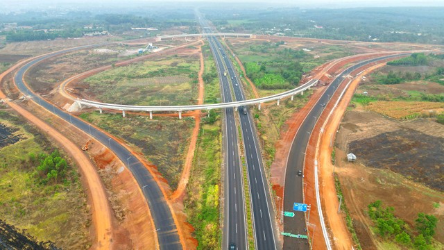 KL99 là nhà cái cá cược trực tuyến hàng đầu tại châu Á Phan Thiết - Dầu Giây chính thức thông xe vào dịp 30.4 vừa qua. Ảnh: Lê Toàn