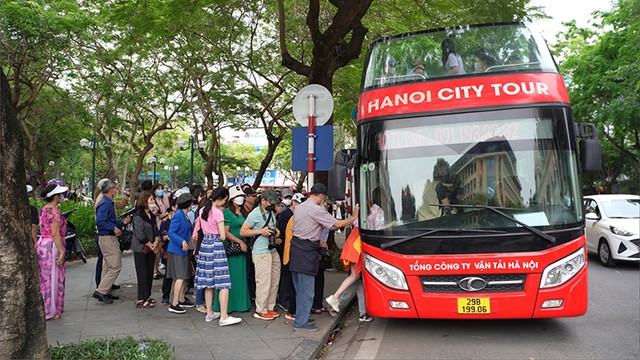Riêng tuyến Hanoi City Tour ngày 29/4 đã thực hiện 18 lượt, phục vụ 864 khách, bình quân phục vụ 48 khách/lượt.