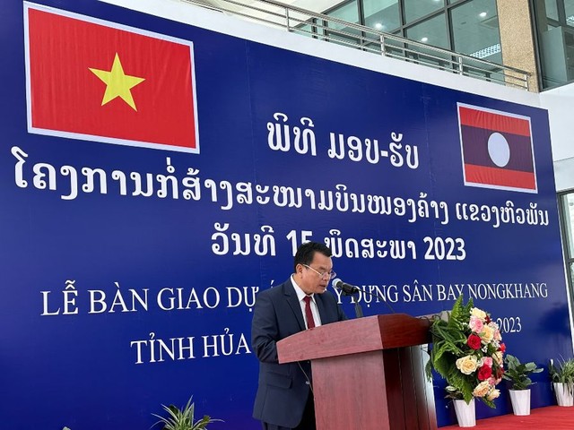 Bí thư, Tỉnh trưởng Hủa-Phăn Văn-xay Pheng-xum-ma phát biểu tại sự kiện Bí thư, Tỉnh trưởng Hủa-Phăn Văn-xay Pheng-xum-ma phát biểu tại sự kiện