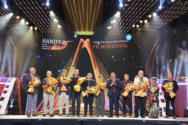 Các nhà làm phim nước ngoài tại Liên hoan phim quốc tế Hà Nội năm 2022.