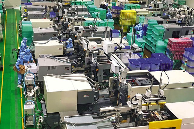 Dây chuyền Kl994 nhà cái bóng đá world cup vật liệu tổng hợp composite của Công ty NIKKISO (Nhật Bản) tại TP.HCM. Ảnh: Lê Toàn