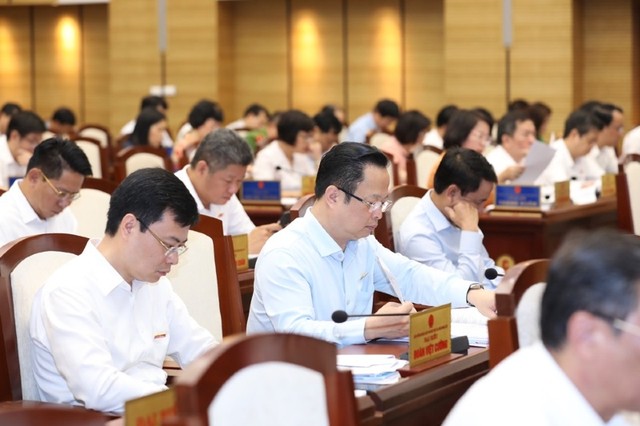 Các đại biểu tham dự kỳ họp.