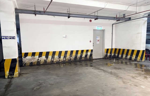 Do chưa được bàn giao đầy đủ quỹ bảo trì nên nhiều hạng mục tại chung cư 4S Linh Đông đã xuống cấp mà chưa được sửa chữa. Ảnh: H.P