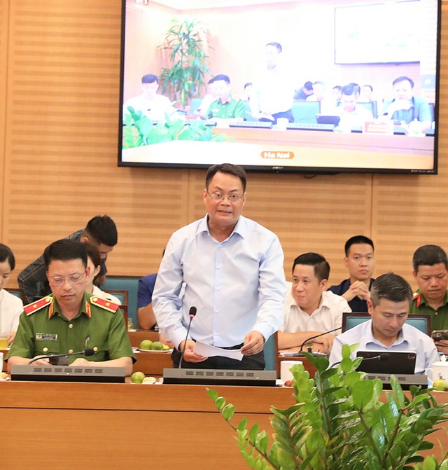 Giám đốc Sở Thông tin và Truyền thông Hà Nội Nguyễn Việt Hùng báo cáo tại Hội nghị
