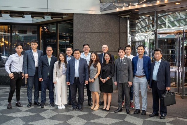 Bộ trưởng gặp mặt các chuyên gia, trí thức gốc Việt trong mạng lưới đổi mới sáng tạo Việt Nam tại New York. Bộ trưởng bày tỏ sự vui mừng về những thành tựu mà mạng lưới đổi mới sáng tạo quốc gia đã đạt được, đặc biệt là qua chương trình VietChallenge, đồng thời tiếp tục kêu gọi các thành viên mạng lưới có nhiều hoạt động hơn trong tương lai để củng cố, mở rộng mạng lưới và hỗ trợ các thành viên phát triển.