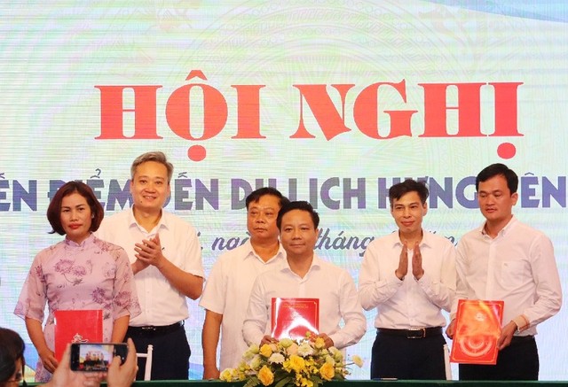 Lễ ký kết hợp tác về phát triển sản phẩm du lịch của Câu lạc bộ Lữ hành Unesco Hà Nội.