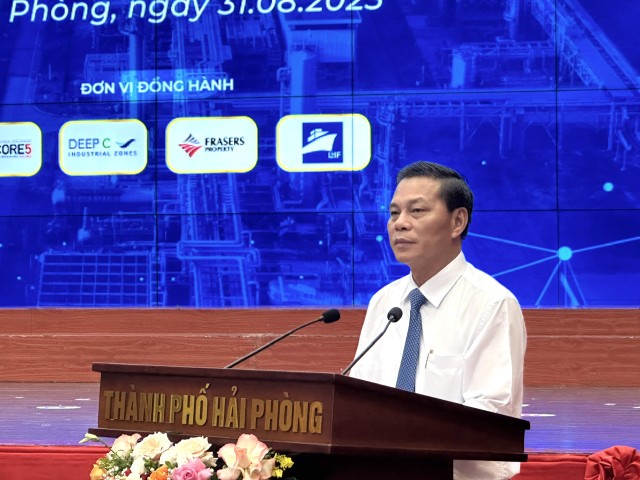 Ông Nguyễn Văn Tùng, Chủ tịch UBND TP. Hải Phòng phát biểu tại Diễn đàn. Ảnh: Thanh Sơn.