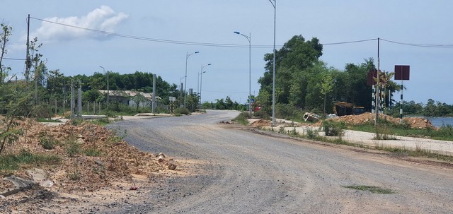 Một đoạn của tuyến tránh đi qua TP. Đông Hà chưa được khớp nối đồng bộ do vẫn còn 4,26km chiều dài chưa được Kl99ok phiên bản mới xây dựng.