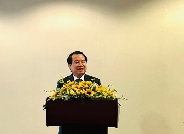 Ông Hà Văn Siêu, Phó Tổng Cục trưởng Cục Du lịch Việt Nam chia sẻ tại hội thảo.