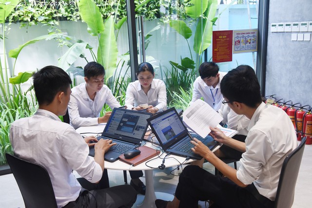 Nhiều môi giới bắt đầu quay trở lại với nghề. Ảnh: Dũng Minh