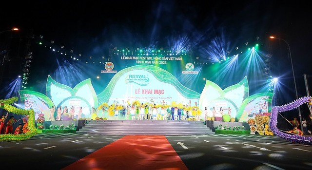 Tiết mục biểu diễn nghệ thuật tại Lễ khai mạc Festival nông sản Việt Nam - Vĩnh Long năm 2023