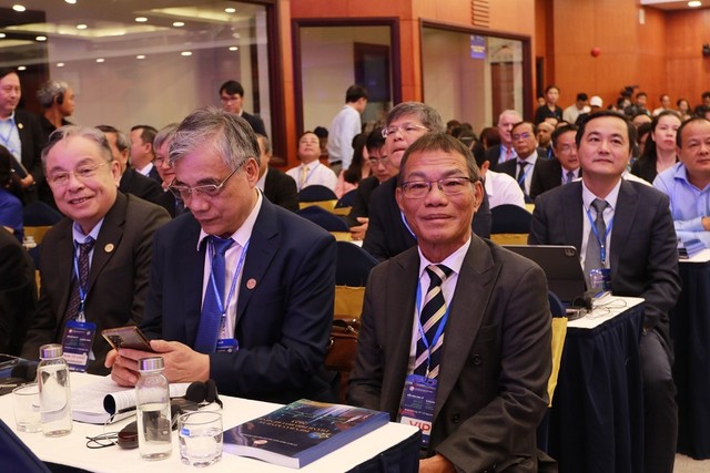 Các chuyên gia tham dự Diễn đàn. Ảnh: Lê Toàn