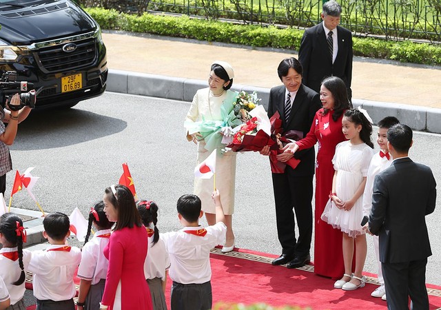 Phó chủ tịch nước Võ Thị Ánh Xuân chủ trì lễ đón Hoàng Thái tử Nhật Bản Akishino và Công nương Kiko sáng 21/9.