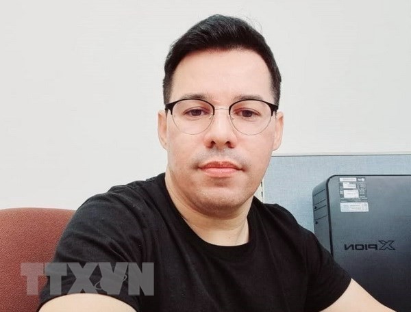Tiến sỹ Kl992 cổng game cá cược học Ruvislei González Saez. (Ảnh: TTXVN phát)