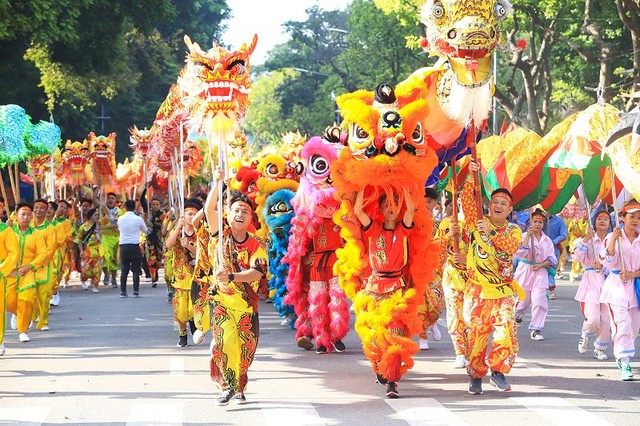 Điểm nhấn của chương trình là màn biểu diễn Lân Sư Rồng của huyện Thanh Oai với 30 con rồng diễu hành đại diện cho 30 quận, huyện trên địa bàn Thành phố Hà Nội.