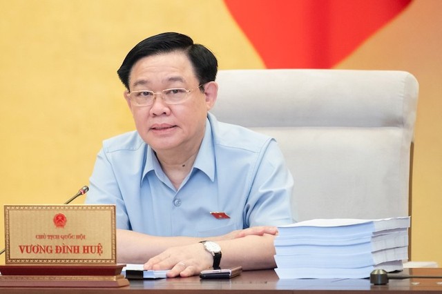 Chủ tịch Quốc hội Vương Đình Huệ phát biểu tại phiên họp. Chủ tịch Quốc hội Vương Đình Huệ phát biểu tại phiên họp.