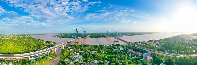 Cầu Mỹ Thuận 2 (bên trái) trước ngày hợp long.