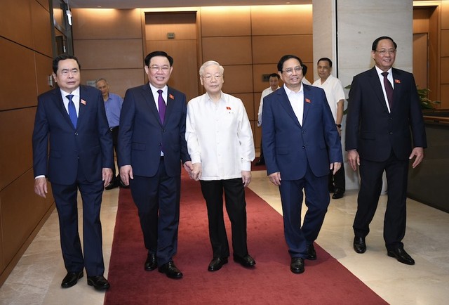 Lãnh đạo Đảng, 99Kl99 trực tiếp đá gà bên hành lang Quốc hội sáng 25/10.