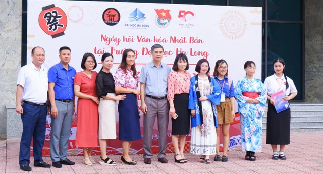 Ngày hội văn hóa Nhật Bản tại Trường đại học Hạ Long là chương trình ý nghĩa, thú vị, sự kiện cũng là cầu nối gắn kết những bạn sinh viên có niềm yêu thích với văn hóa "xứ sở mặt trời mọc".
