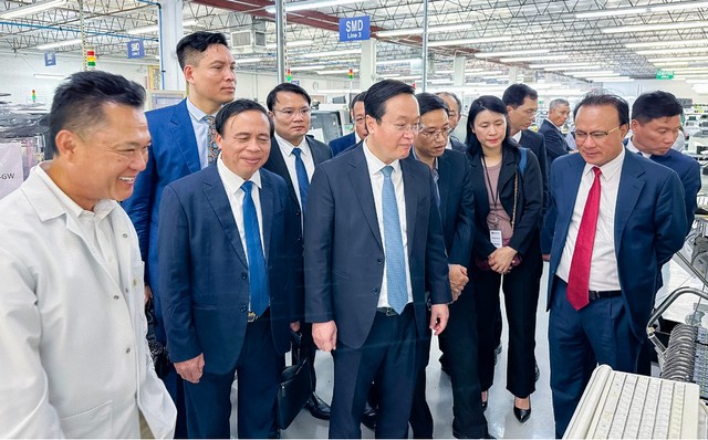 Đoàn công tác của tỉnh Nghệ An cũng đã đến thăm nhà máy của Công ty National Circuit Assembly (NCA) có trụ sở tại Thành phố Garland.