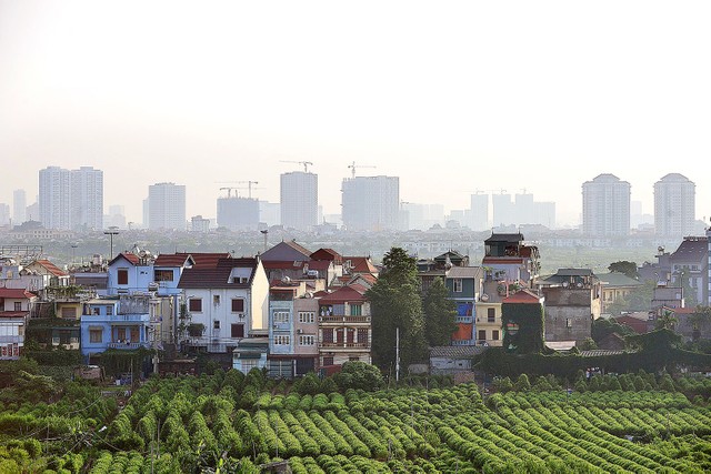 Theo người dân, những thửa đất mặt đường Võ Nguyên Giáp, gần chân cầu Nhật Tân có mức giá lên đến 200 triệu đồng/m2