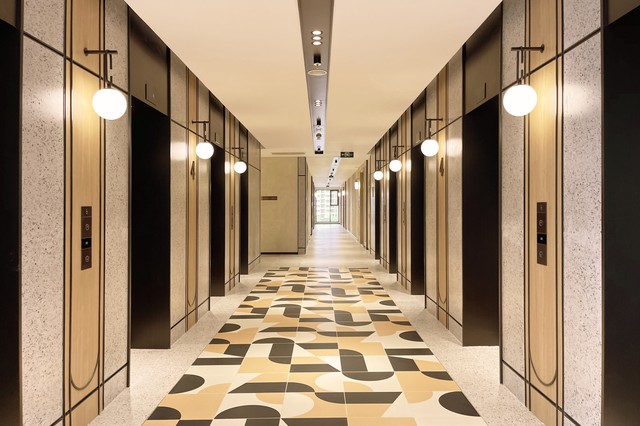 Sảnh thang máy dự án LUMIÈRE Boulevard thị trường TP.HCM đánh giá là “đẹp hơn phối cảnh”. Dự án cũng ghi điểm khi sở hữu tỉ lệ thang máy lý tưởng 2 – 2.6 căn/thang giúp cư dân di chuyển nhanh chóng.