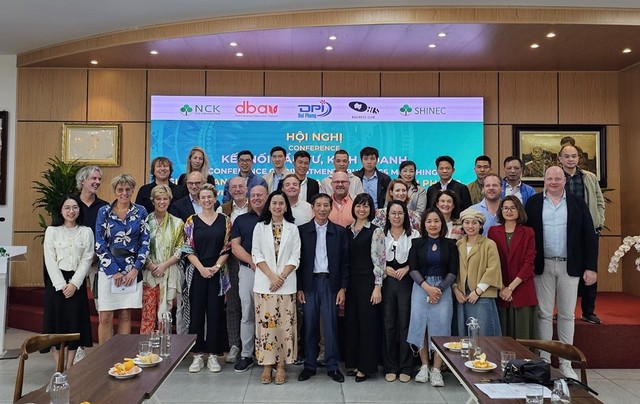 Chụp ảnh lưu niệm cùng Đoàn Kl991.com World Cup 2026 Chính Thức Hà Lan. Ảnh: Thanh Sơn Chụp ảnh lưu niệm cùng Đoàn Kl991.com World Cup 2026 Chính Thức Hà Lan. Ảnh: Thanh Sơn