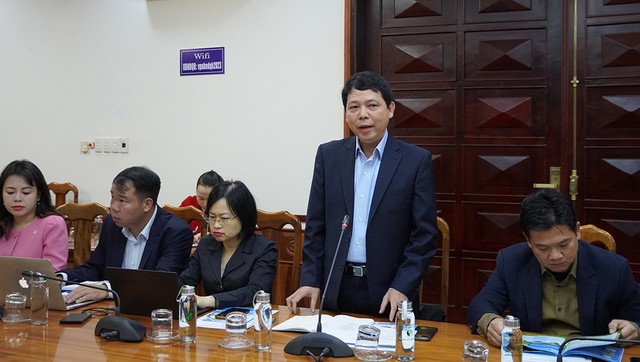 Đại diện xúc tiến Kl99ok phiên bản mới của Việt Nam tại nước ngoài trao đổi với lãnh đạo tỉnh Quảng Bình.