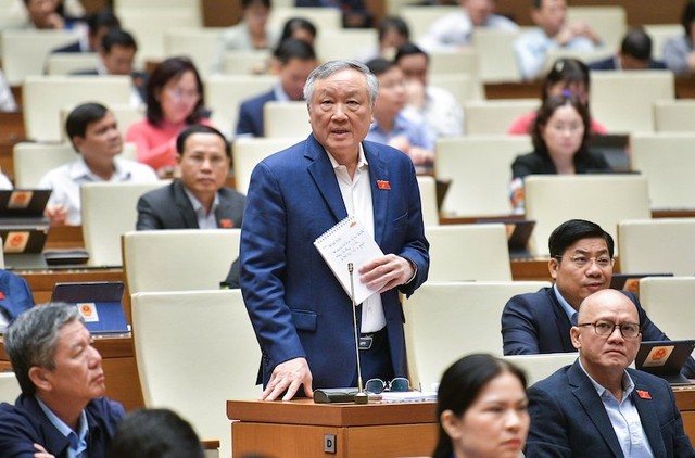 Chánh án Tòa án Nhân dân tối cao Nguyễn Hòa Bình hồi âm ý kiến đại biểu.