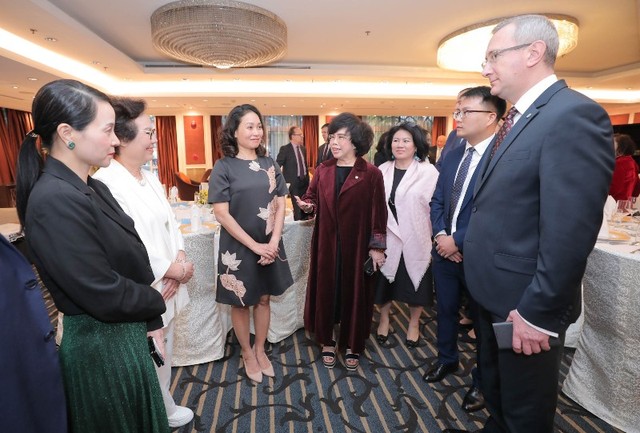 Các Kl991.com World Cup 2026 Chính Thức nữ Việt Nam trao đổi cùng Thống đốc tỉnh Kaluga Shapsha Vladislav Valerievich