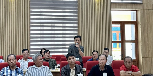 Ông Đinh Xuân Hiệu, đại diện người dân ở khu 1 phát biểu xin được kéo dài thời gian để tháo dỡ, di chuyển 99Kl.app cổng game giải trí trên đất.