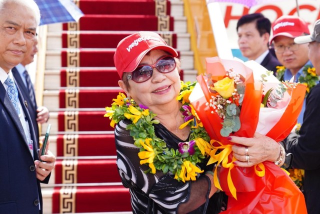 Những hành khách đầu tiên từ TP. Hồ Chí Minh đến Điện Biên.