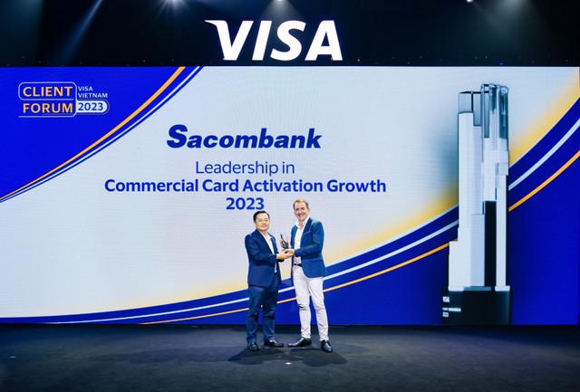 Ông Huỳnh Thiên Phú - Giám đốc TTQL&amp;PTKD Kl991.com World Cup 2026 Chính Thức Sacombank nhận giải thưởng “Leadership in Commercial Card Activation Growth 2023” - “Link Vào Nhà Cái KL99 COM Tặng +199k dẫn đầu về tốc độ tăng trưởng kích hoạt Thẻ Kl991.com World Cup 2026 Chính Thức 2023” từ đại diện VISA