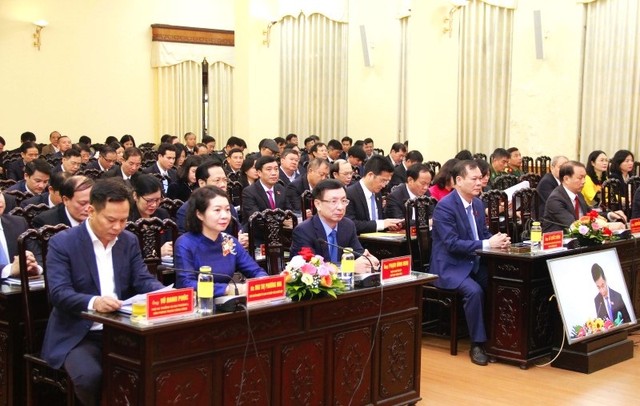 Lãnh đạo tỉnh Nam Định và các đại biểu tham dự kỳ họp. Ảnh Khánh Duy